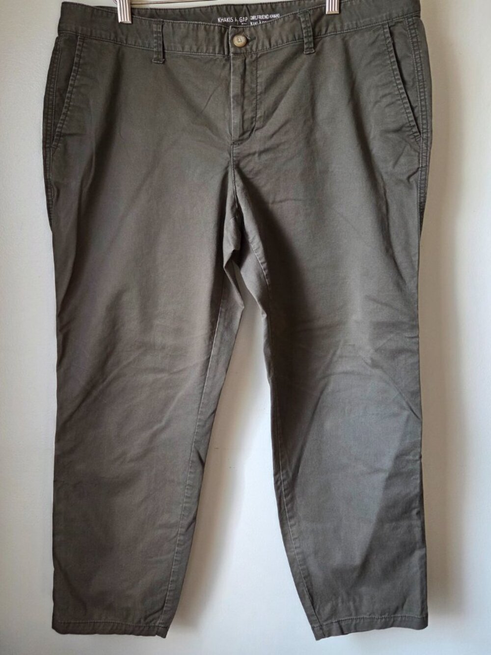 EUC KHAKIS BY GAP GIRLFRIEND KHAKI SIZE 14 / 32 REG